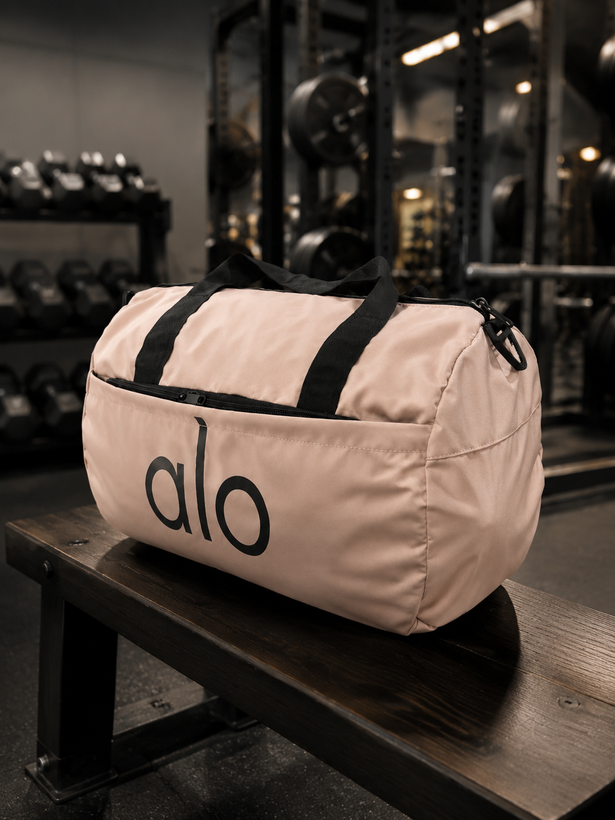 ساک ورزشی برند Alo Yoga مدل All-Day Duffel پارچه ضد آب و جادار