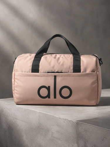 ساک ورزشی برند Alo Yoga مدل All-Day Duffel پارچه ضد آب و جادار